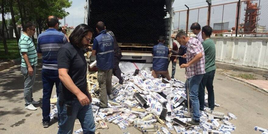 Tırın dorsesinin altından 18 bin 500 paket kaçak sigara çıktı