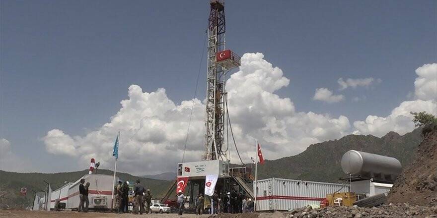 Çukurca'da Petrol Kuyusu İçin İlk Kazma Vuruldu