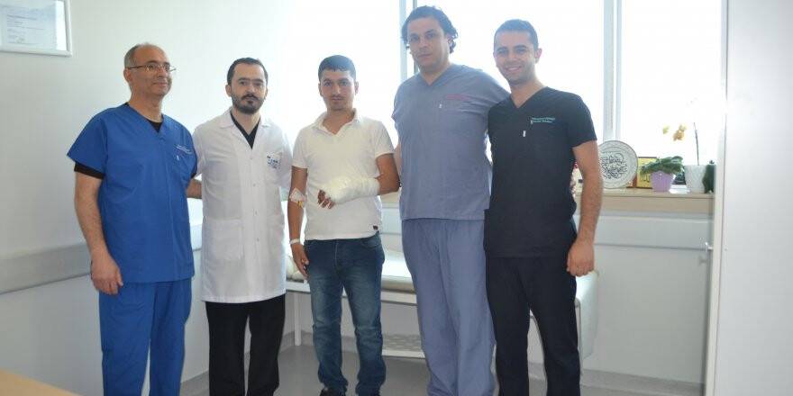 Testerenin kopardığı kol 4 saatte yerine dikildi