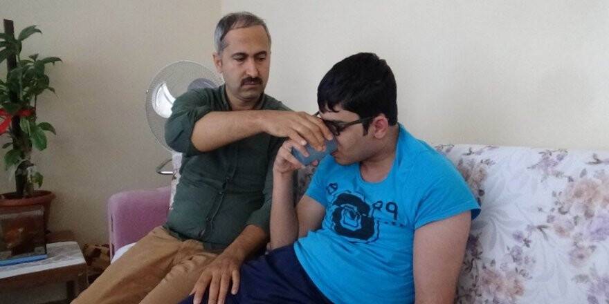 Yatalak kardeşler uzanacak yardım elini bekliyor