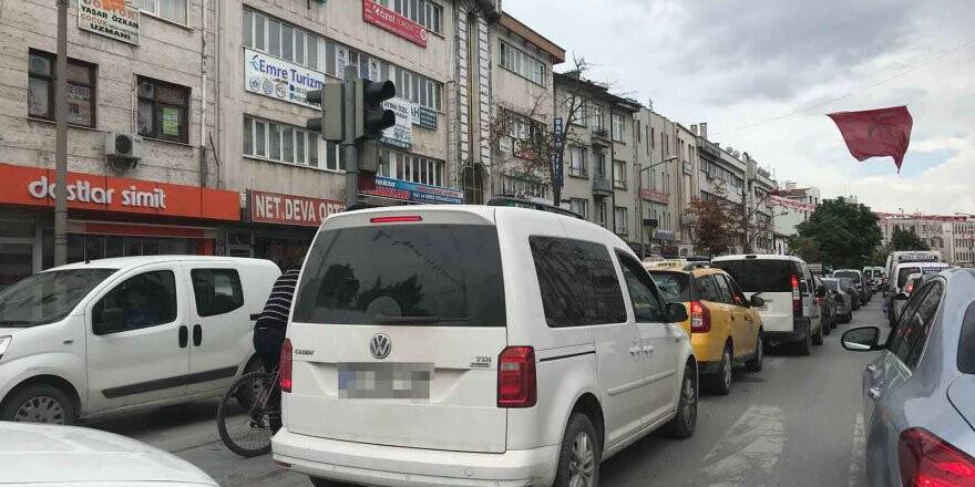İstanbul Caddesi'nde trafik kilitlendi