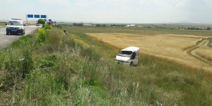 Kulu'da kamyonet şarampole yuvarlandı: 2 yaralı
