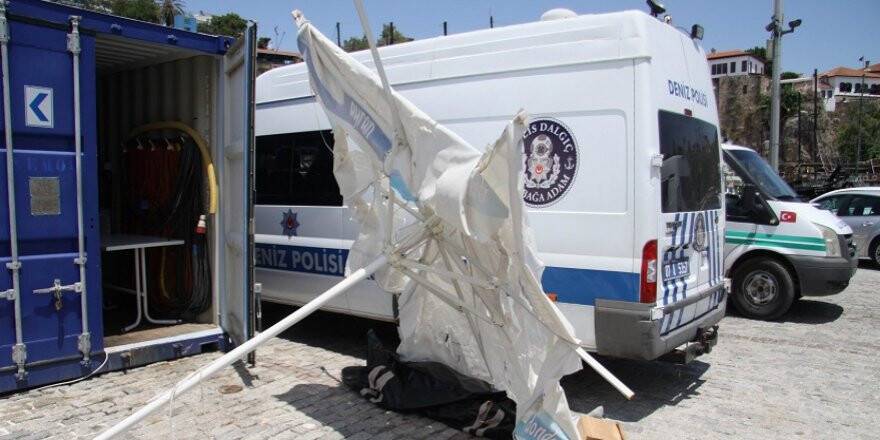 Antalya'da cesede şemşiyeli koruma