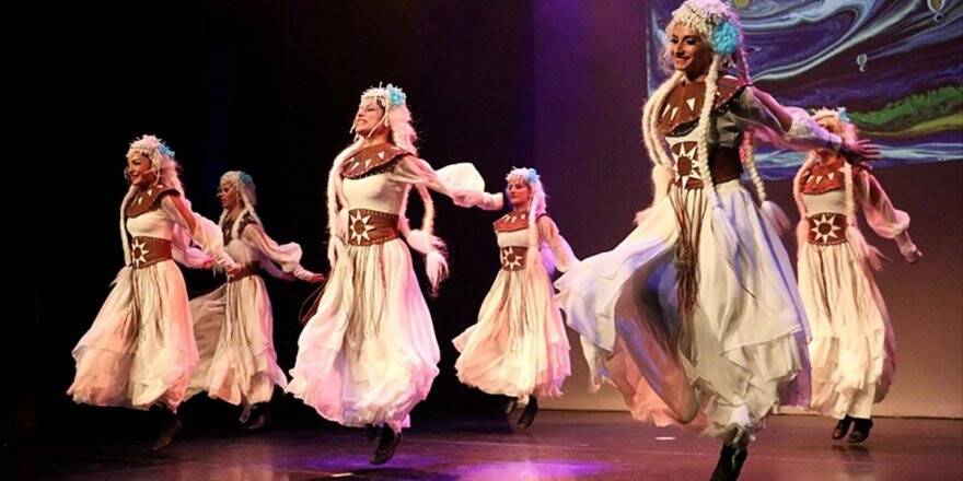 Yee'den 'Dünyanın İlk Barış Antlaşması Kadeş' Dans Gösterisi