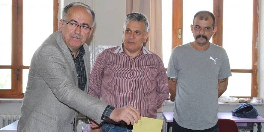 MHP’li Mustafa Kalaycı oyunu kullandı