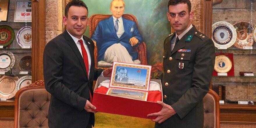 “Anıtkabir’de Dalgalanan Türk Bayrağı Diltaş’ın Oldu”