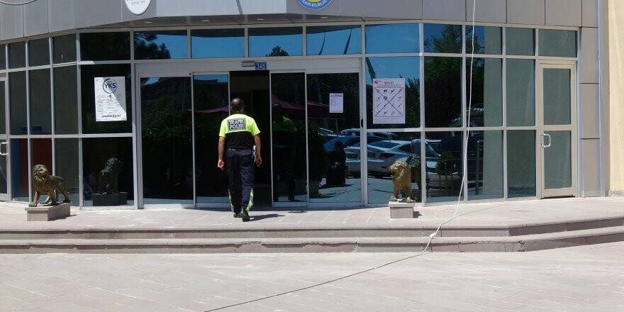 Sınava gireceği binanın tuvaletinde intihara kalkıştı