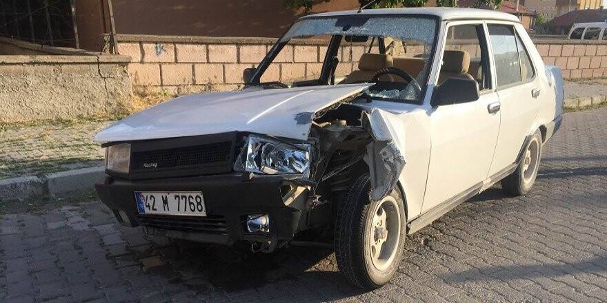 Otomobil elektrik direğine çarptı: 1 yaralı