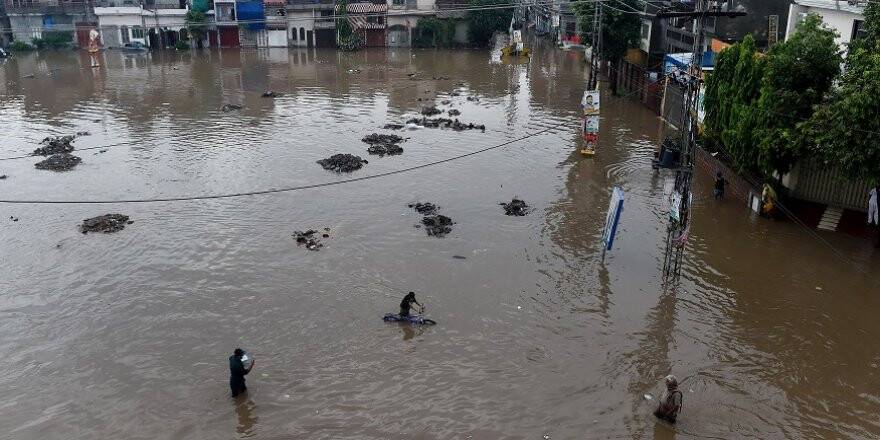 Pakistan'da şiddetli yağışlarda ölenlerin sayısı 18'e çıktı
