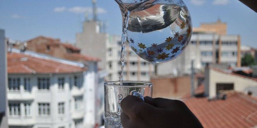 Yaz aylarında su tüketimi hayati önem taşıyor