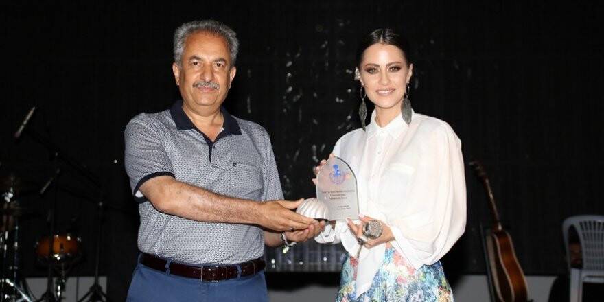 Derya Uluğ Akşehir’de hayranlarını coşturdu