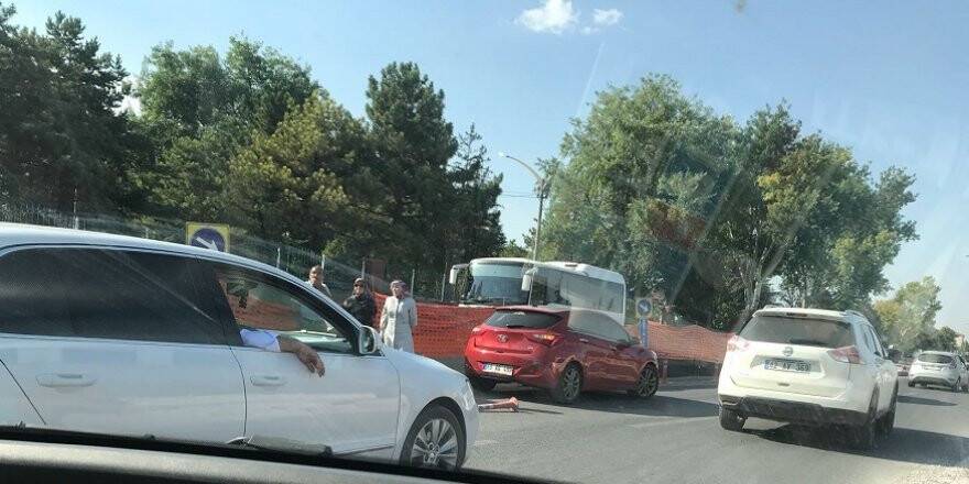 Ganioğlu göbeği alt geçitinde maddi hasarlı kaza