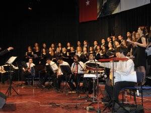Selçuk Tıp korosundan konser