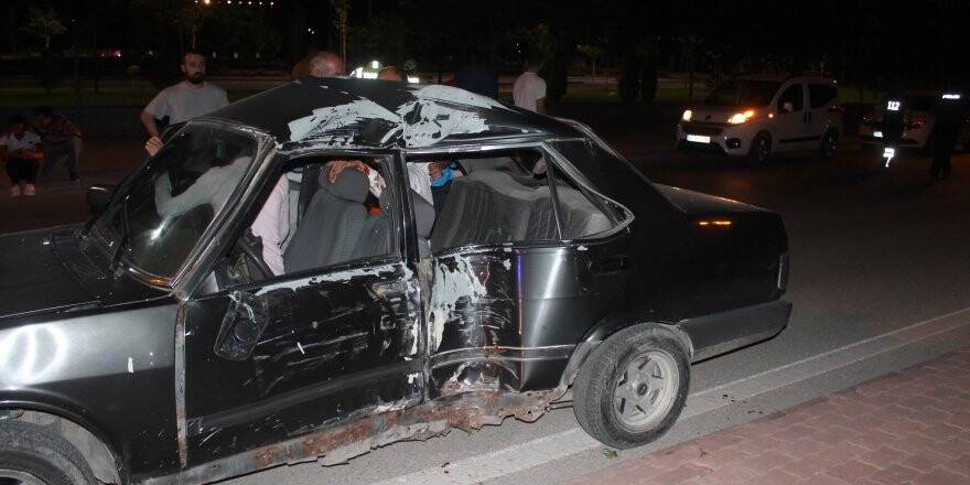 Ehliyetsiz sürücü kaza yaptı: 3 yaralı 
