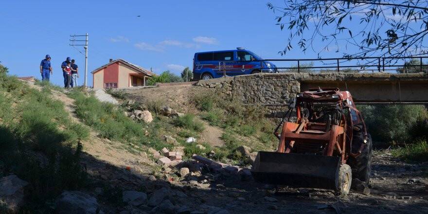 Konya'da Traktör Devrildi: 2 Ölü