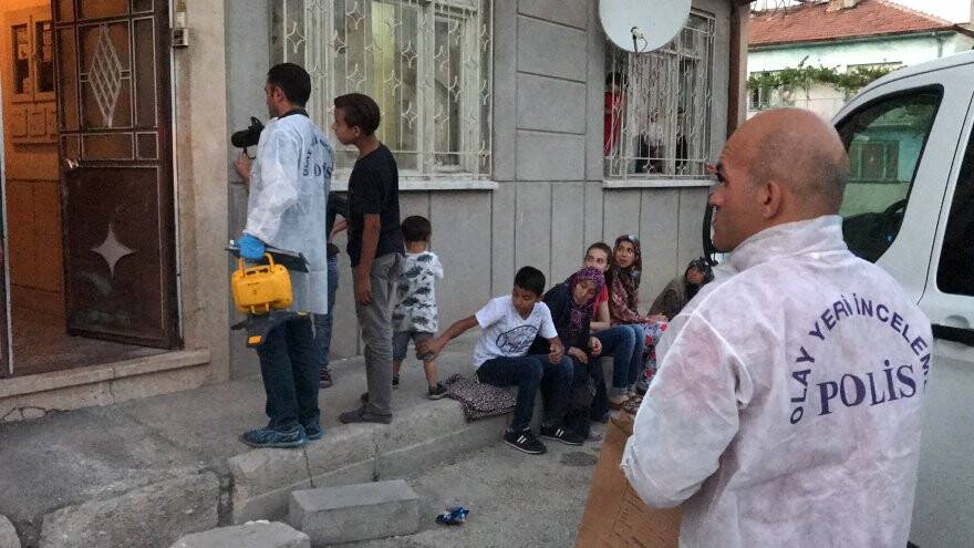 Karnında ölen bebeğinin zehirlemesi sonucu hayatını kaybetmiş