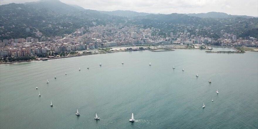 Yatçılar Rize'nin Gündoğdu Limanı'na Demir Attı