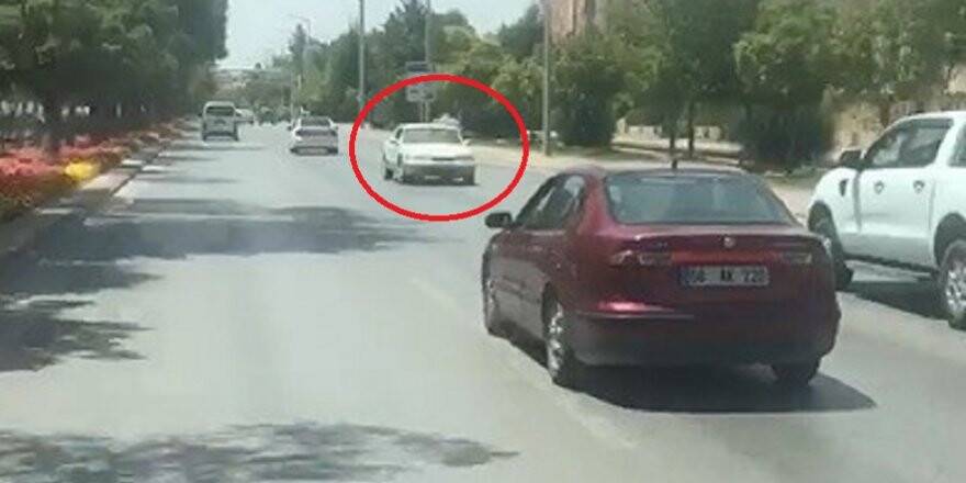 Trafikte geri geri giden araç sürücü cezadan kaçamadı