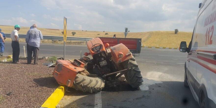 Konya'da Traktör İle Otomobil Çarpıştı