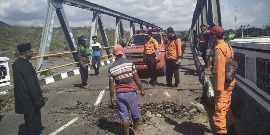 Endonezya’da 6,4 büyüklüğünde deprem: 10 ölü
