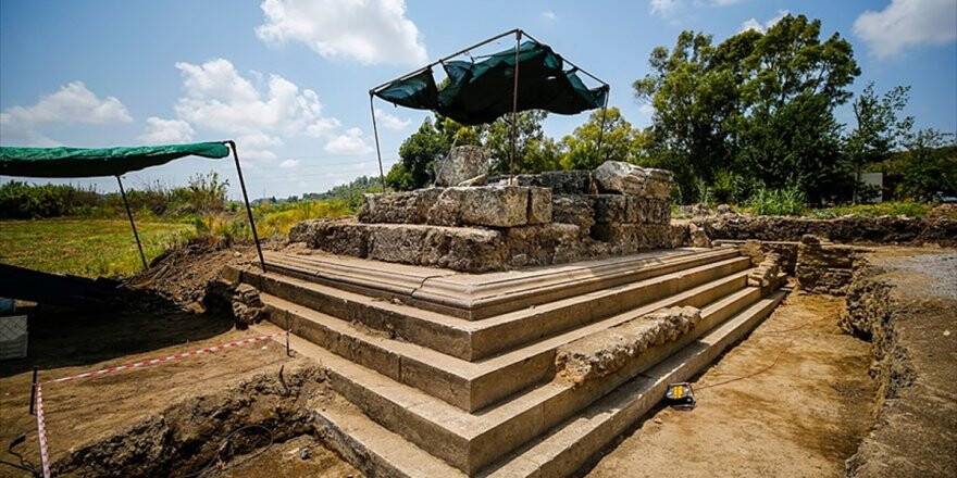 İlk Kadın Başkanın Anıt Mezarı Gün Yüzüne Çıkarılıyor