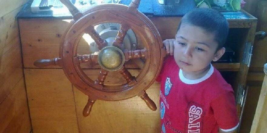 11 yaşındaki çocuk televizyon izlerken başından vuruldu