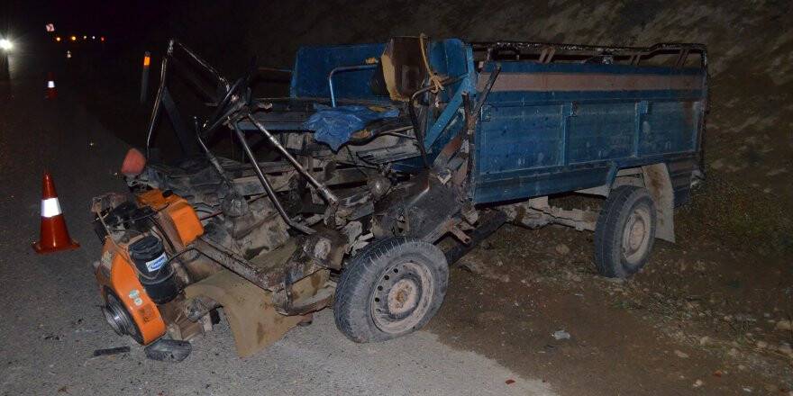 Otomobil İle Tarım Aracı Çarpıştı: 6 Yaralı