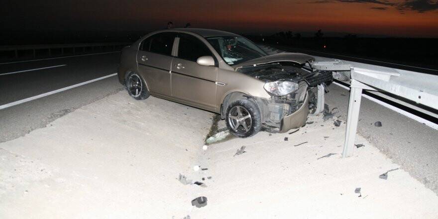 Kontrolden çıkan otomobil bariyerlere çarptı: 1 yaralı
