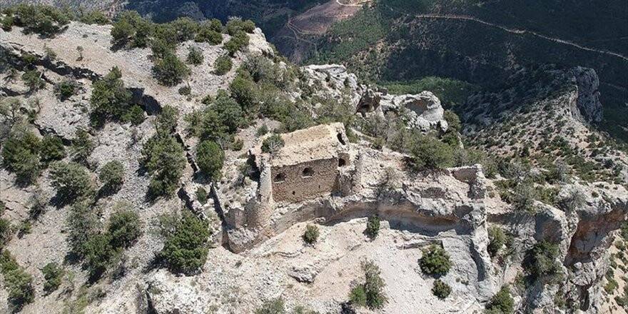 Torosların Sakladığı Mennan Kalesi Ziyaretçilerini Bekliyor