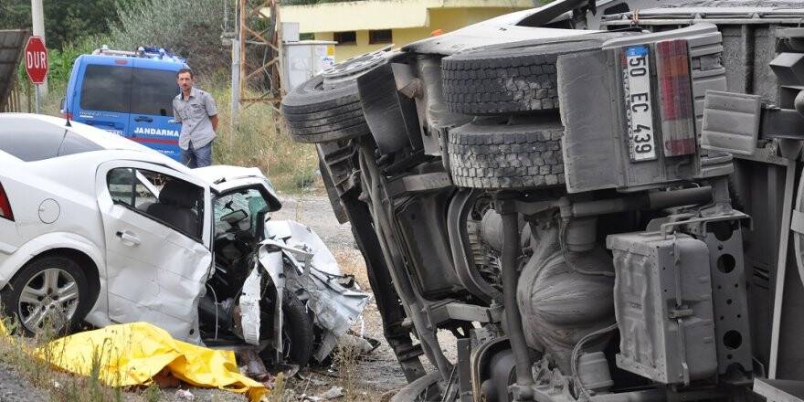 Konya'da Otomobil Tırla Çarpıştı: 2 Ölü, 2 Yaralı