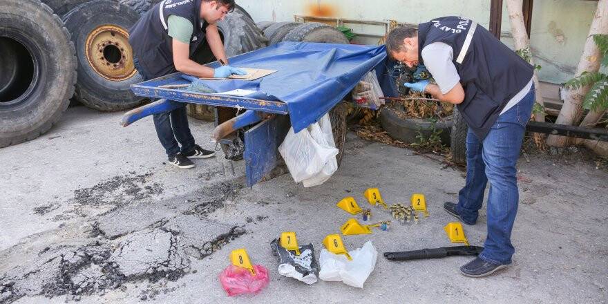 Seyyar satıcının meyve tezgahından pompalı tüfek çıktı