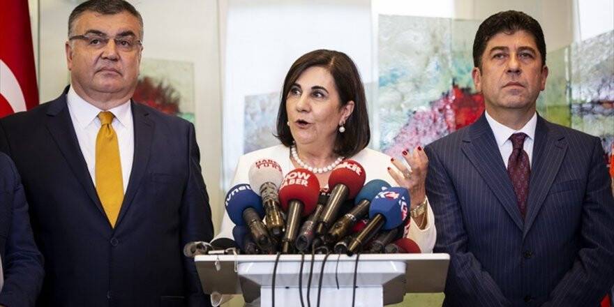 Chp'de Olağanüstü Kurultay İçin Toplanan İmzalar Teslim Edildi
