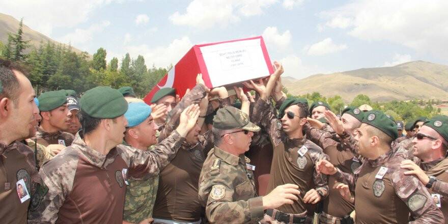 Özel harekatçı tekbir sesleri ile uğurladı