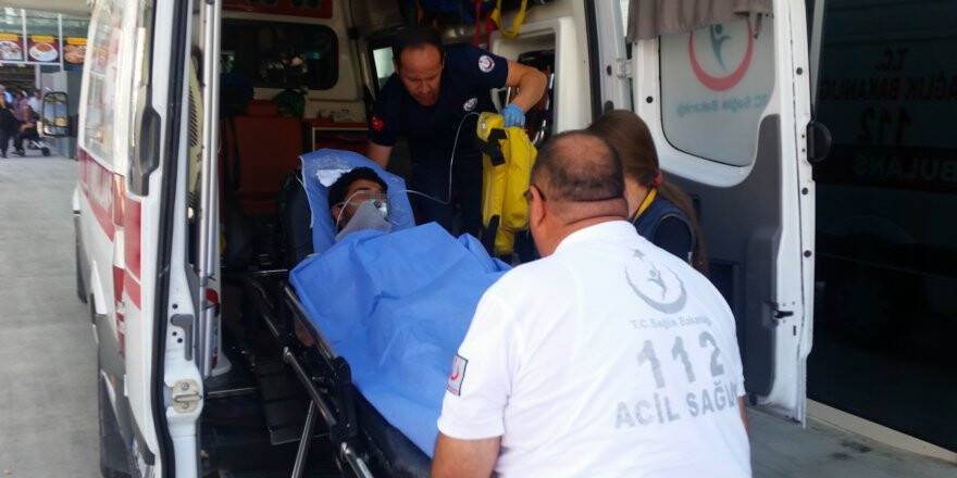 Genç kız arkadaşını rahatsız eden şahsı bıçakladı 