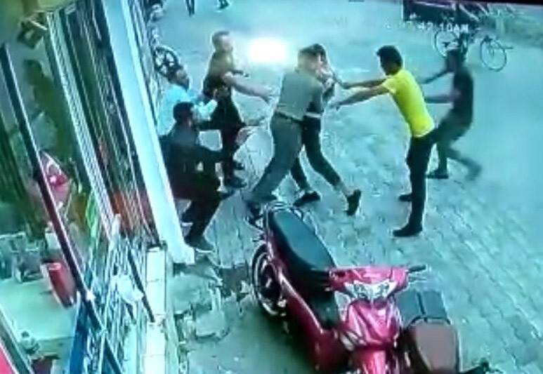 Kavgadaki makasla yaralama anı kameraya yansıdı