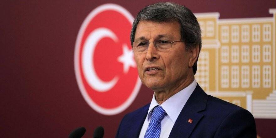 İYİ Parti’de 3 kurucu üye istifa etti