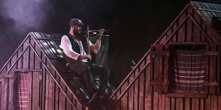 'Damdaki Kemancı' Harbiye'de Sahnelendi