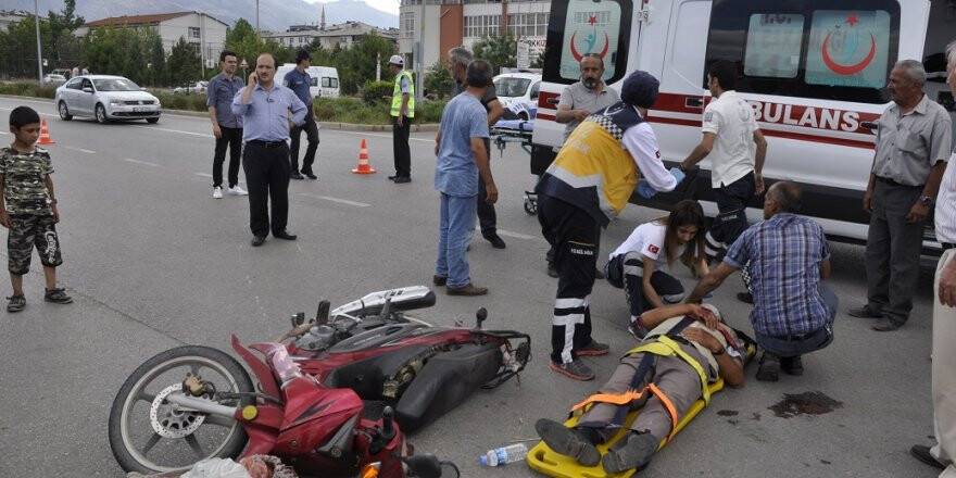 Kazada yaralanan karı-koca acılarını unutup birbirlerinin durumunu sordu