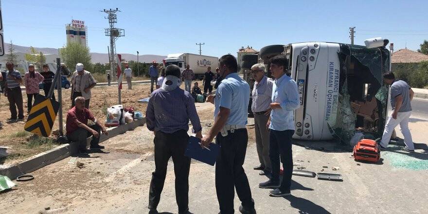 Yolcu midibüsü TIR'la çarpıştı: 9 yaralı