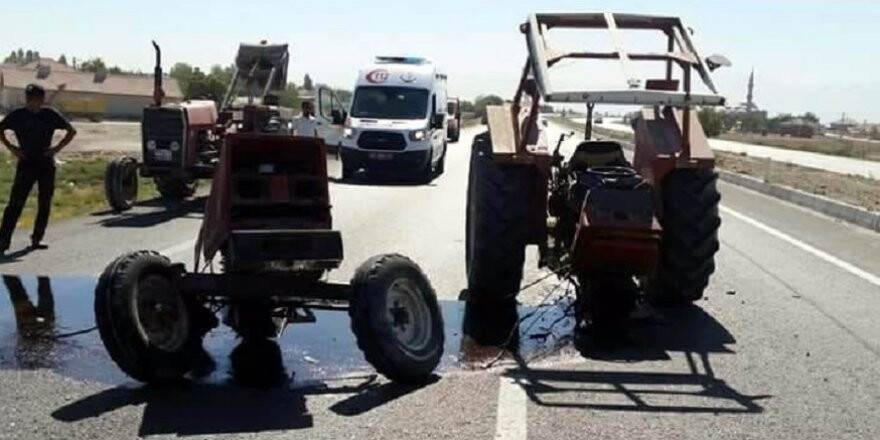 Otomobille çarpışan traktör ikiye bölündü