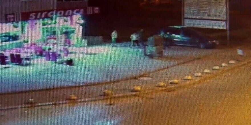 Cinayetle biten küçük tuvalet kavgası kamerada