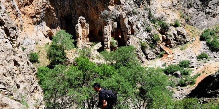 'İvriz Kaya Anıtı'na Turist İlgisi