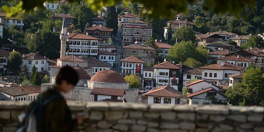 Turistler, Safranbolu'da 'Çifte Bayram' Yaşattı