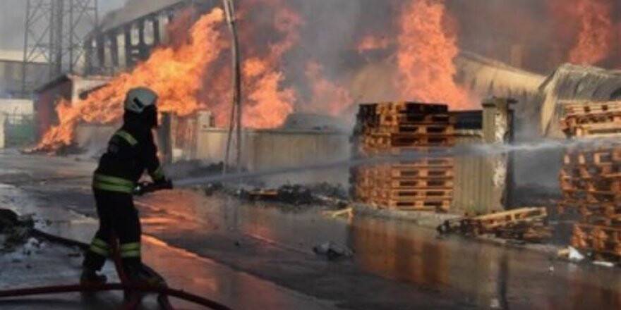 Konya'da Marsan Sanayi Sitesi'nde bulunan bir fabrikada yangın çıktı