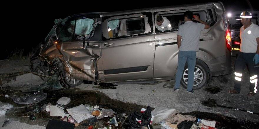 Konya'da Minibüs Devrildi: 2 Ölü, 5 Yaralı