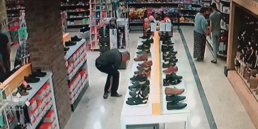 Çaldığı elbise ile tekrar hırsızlığa gelen kişi, çalışanların dikkati sayesinde yakalandı
