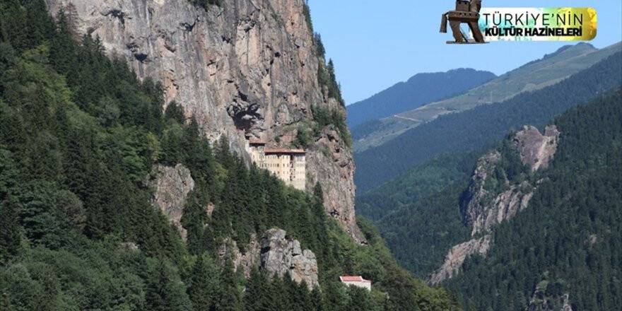 Doğu Karadeniz'in Turizm Gözdesi 'Sümela'