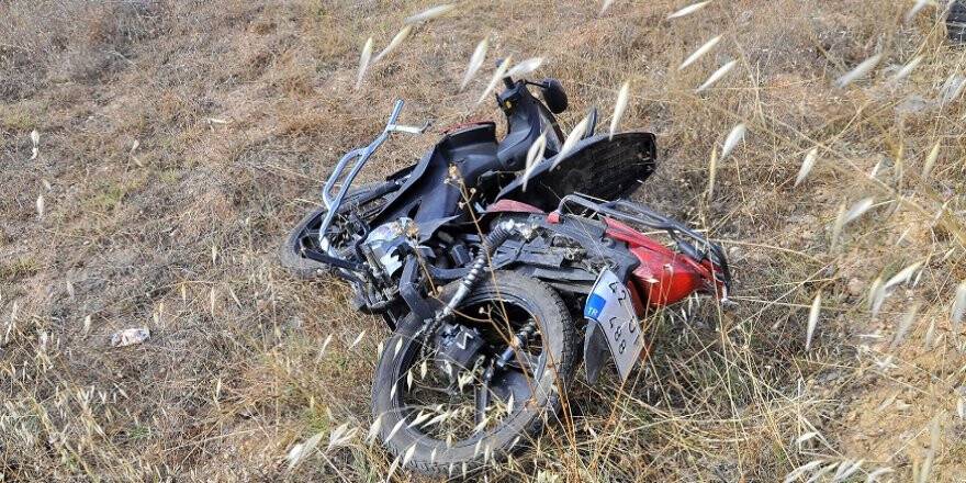Motosikletle otomobil çarpıştı: 1 ölü