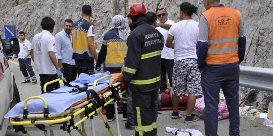 Kontrolden çıkan kamyon kayalığa çarptı: 1 ölü, 1 yaralı