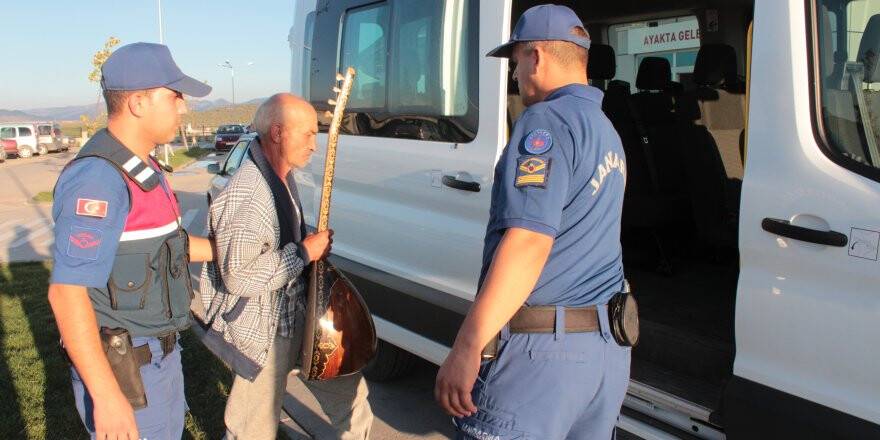 Babaevini Ateşe Verip İtfaiye Ekiplerine Silah Doğrulttu